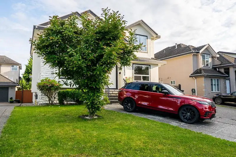 12608 67A AVENUE - photo 2 of 39