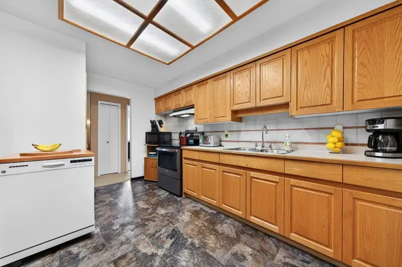 3833 KILLARNEY STREET - photo 4 of 30