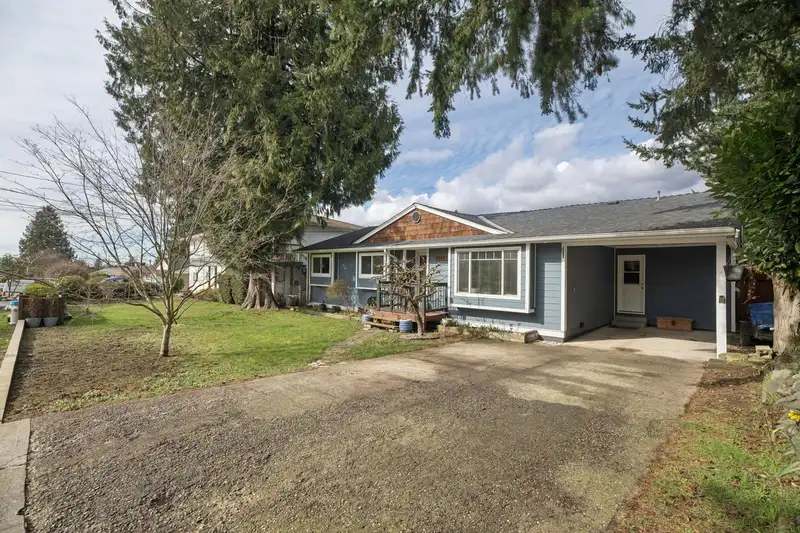 11471 95 AVENUE - photo 3 of 40