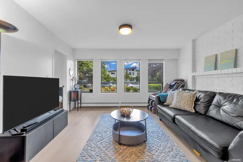6939 DUMFRIES STREET - photo 3 of 20