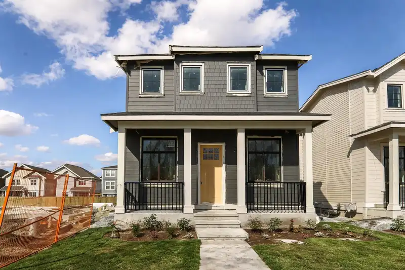 20669 76 AVENUE - photo 1 of 39