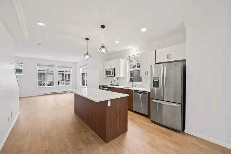 81 5858 142 STREET - photo 4 of 35