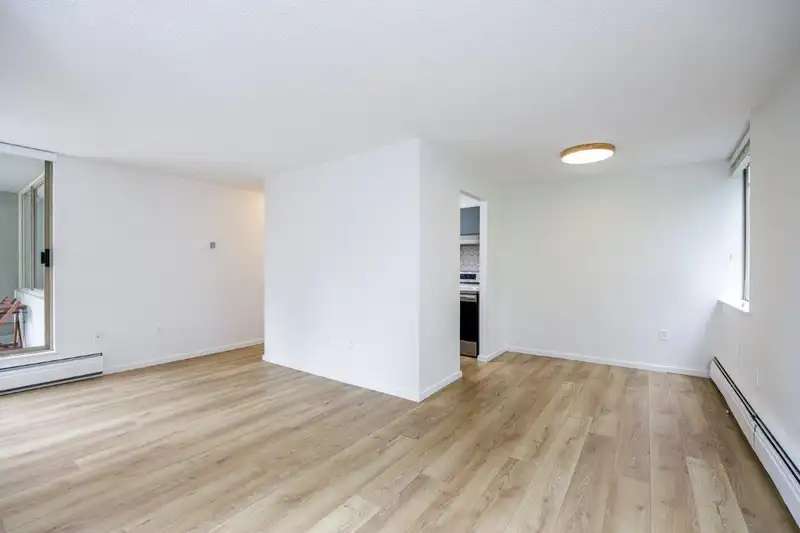 304 2008 FULLERTON AVENUE - photo 3 of 17