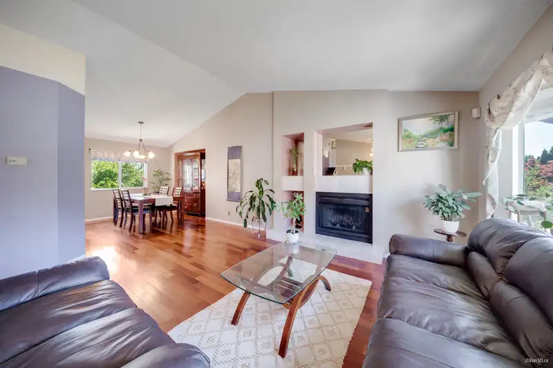 1295 DAIMLER STREET - photo 3 of 31