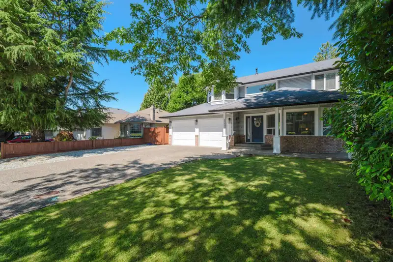 22111 46 AVENUE - photo 3 of 40