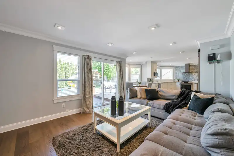 22111 46 AVENUE - photo 4 of 40