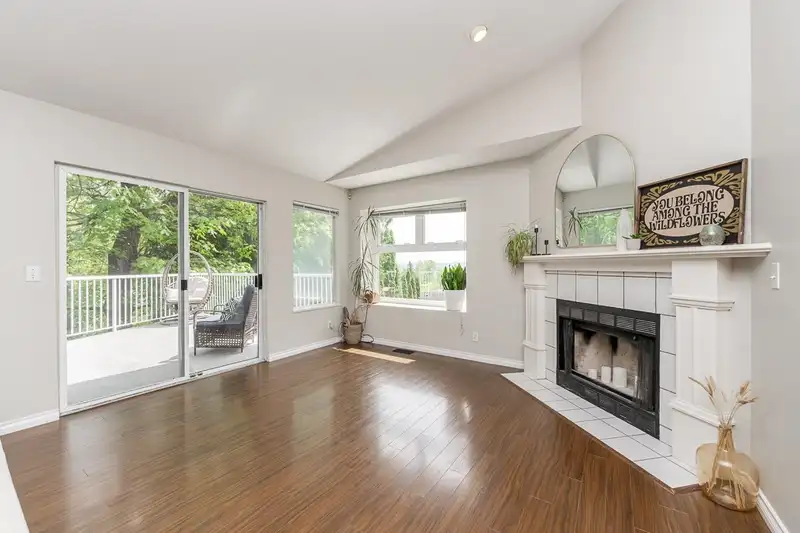 1221 ROCHESTER AVENUE - photo 2 of 34