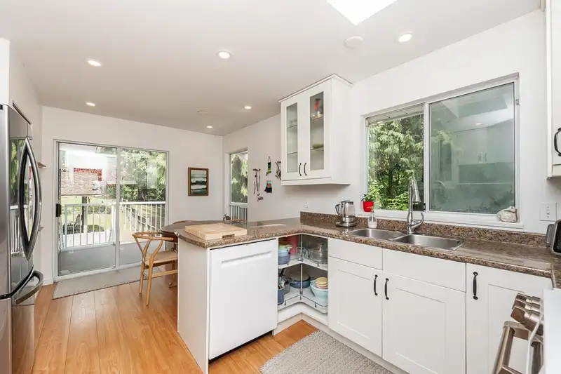 1221 ROCHESTER AVENUE - photo 3 of 34