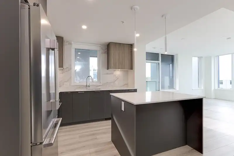 301 20065 85 AVENUE - photo 1 of 35