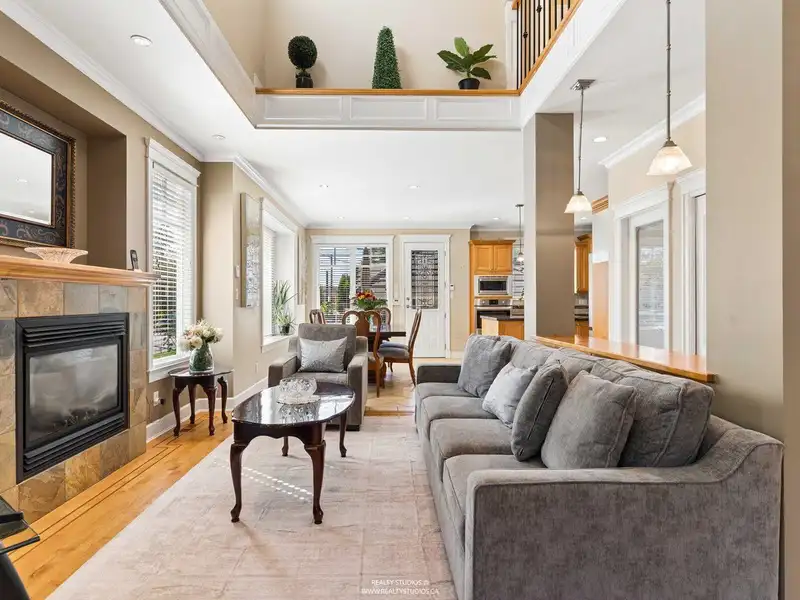 255 CARLETON AVENUE - photo 4 of 40