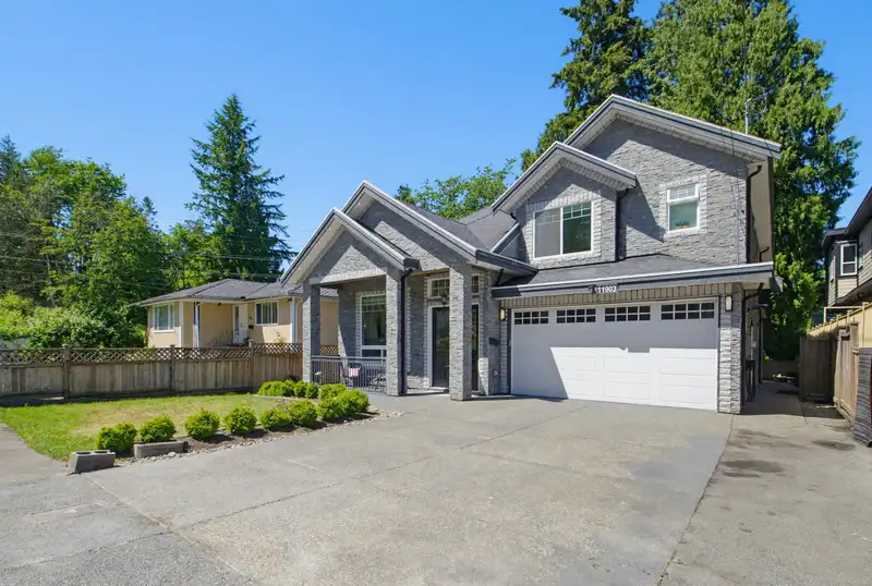 11903 97 AVENUE - photo 2 of 40