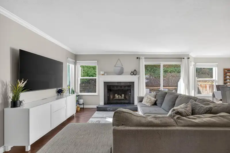 205 1180 FALCON DRIVE - photo 3 of 28