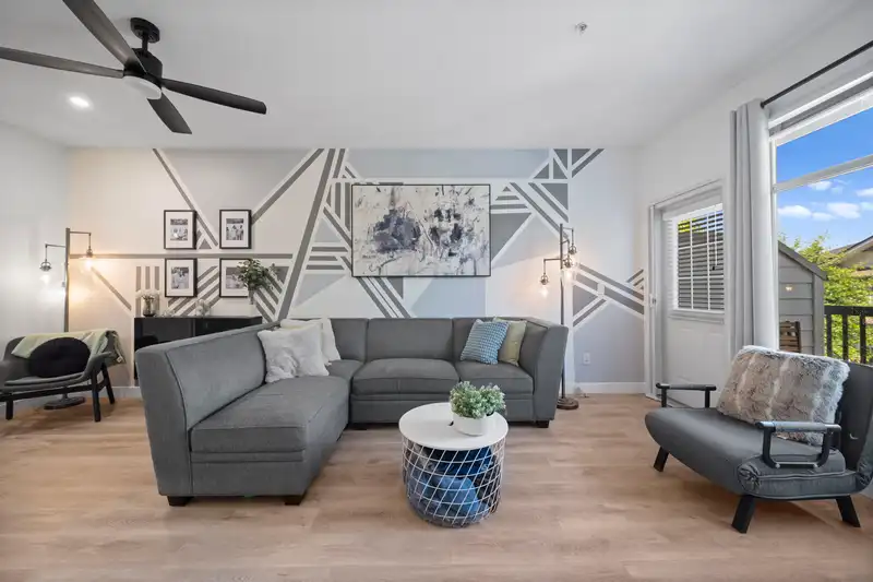 8 21661 88 AVENUE - photo 2 of 33