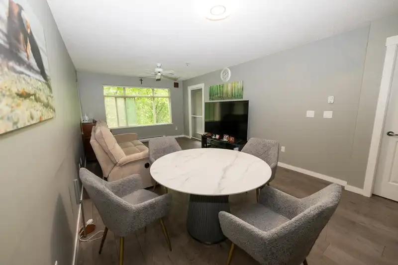 233 9288 ODLIN ROAD - photo 4 of 26