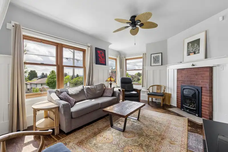 534 E 7TH STREET - photo 4 of 40