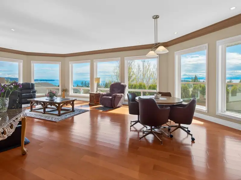 6249 BAILLIE ROAD - photo 4 of 33