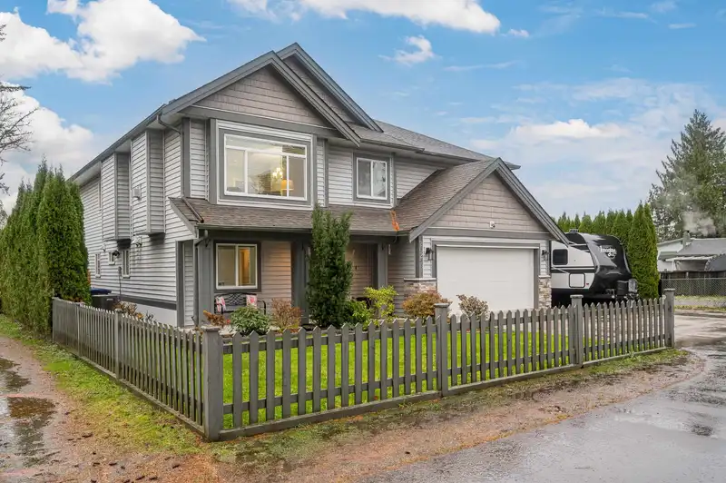 2 20256 98A AVENUE - photo 3 of 39