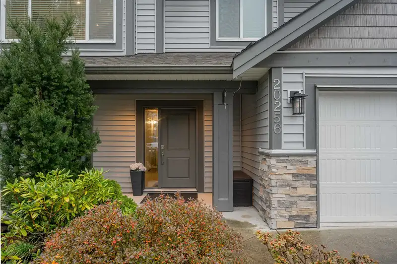 2 20256 98A AVENUE - photo 4 of 39