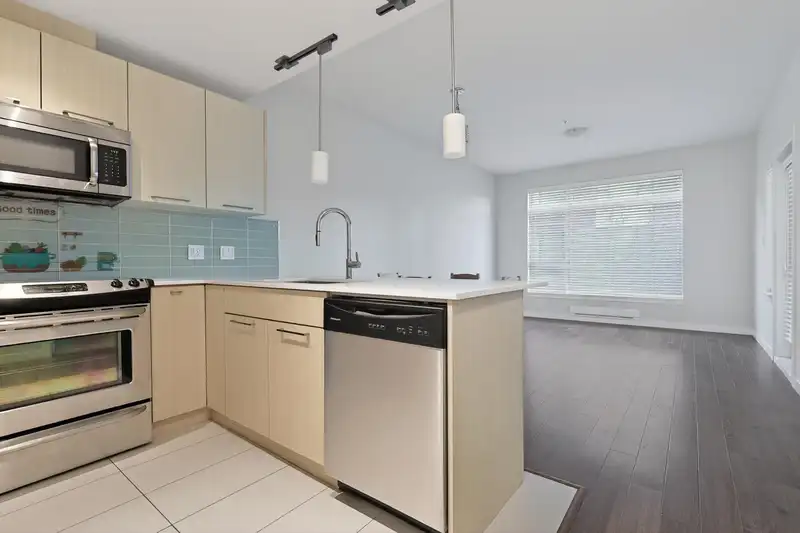 220 5248 GRIMMER STREET - photo 4 of 24