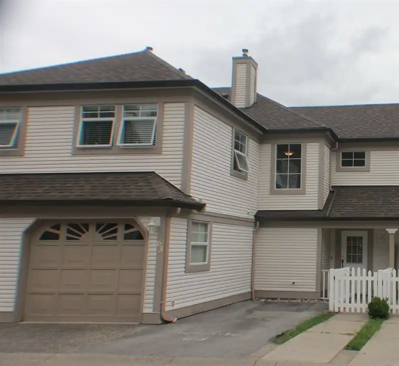 63 16318 82 AVENUE - photo 1 of 33