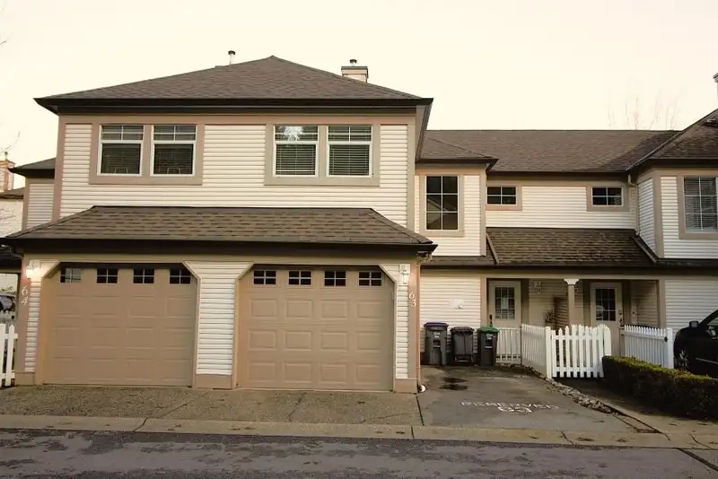 63 16318 82 AVENUE - photo 2 of 33