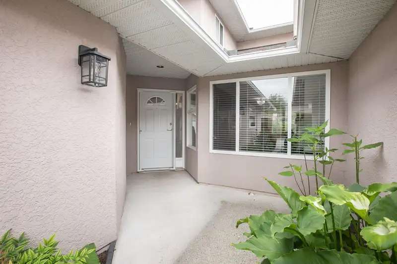 154 15501 89A AVENUE - photo 3 of 29