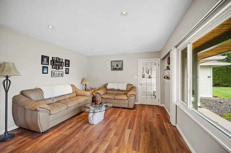 24322 46A AVENUE - photo 4 of 38