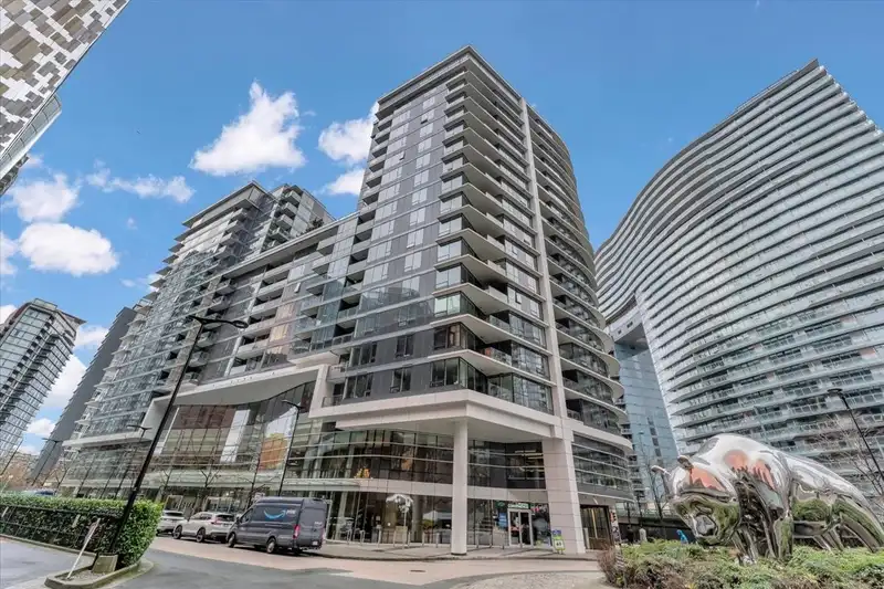 1609 68 SMITHE STREET - photo 1 of 19