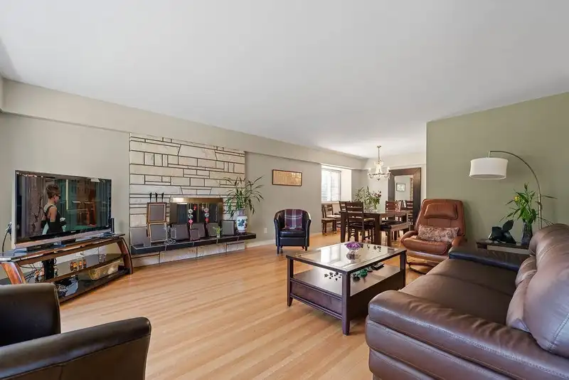 7292 SHAWNEE PLACE - photo 2 of 40