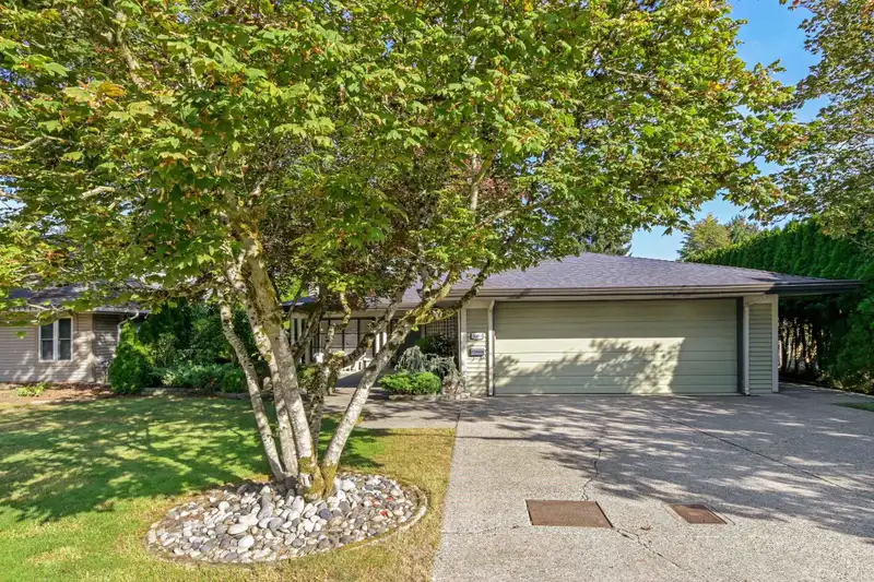 20485 93A AVENUE - photo 2 of 40
