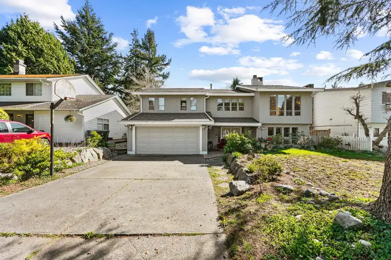 14710 16A AVENUE - photo 2 of 40