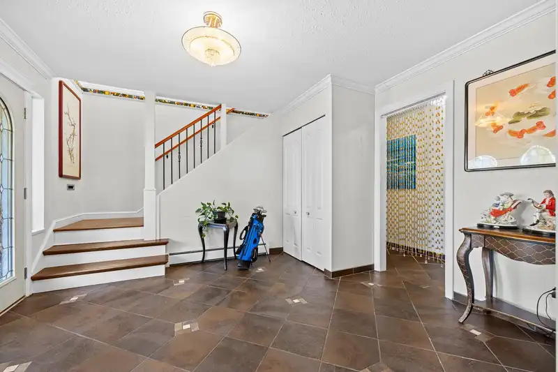 14710 16A AVENUE - photo 3 of 40