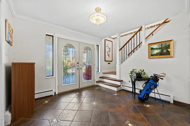 14710 16A AVENUE - photo 4 of 40