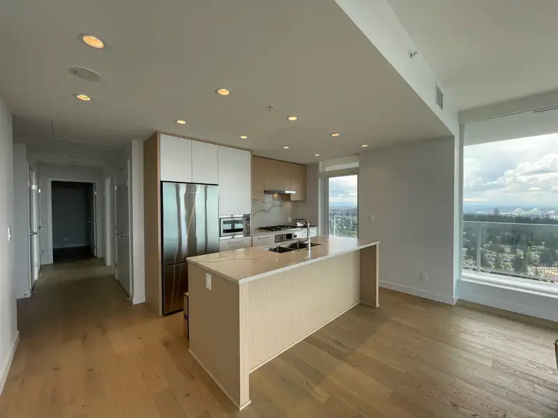 4604 567 CLARKE ROAD - photo 2 of 35