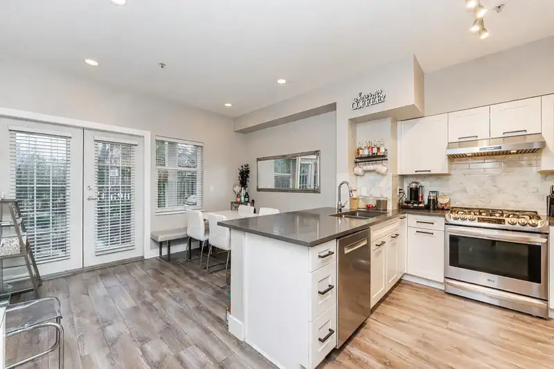 15 21535 88 AVENUE - photo 1 of 25