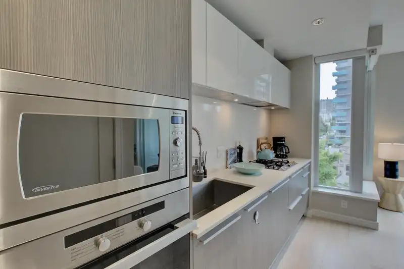 703 1221 BIDWELL STREET - photo 3 of 40