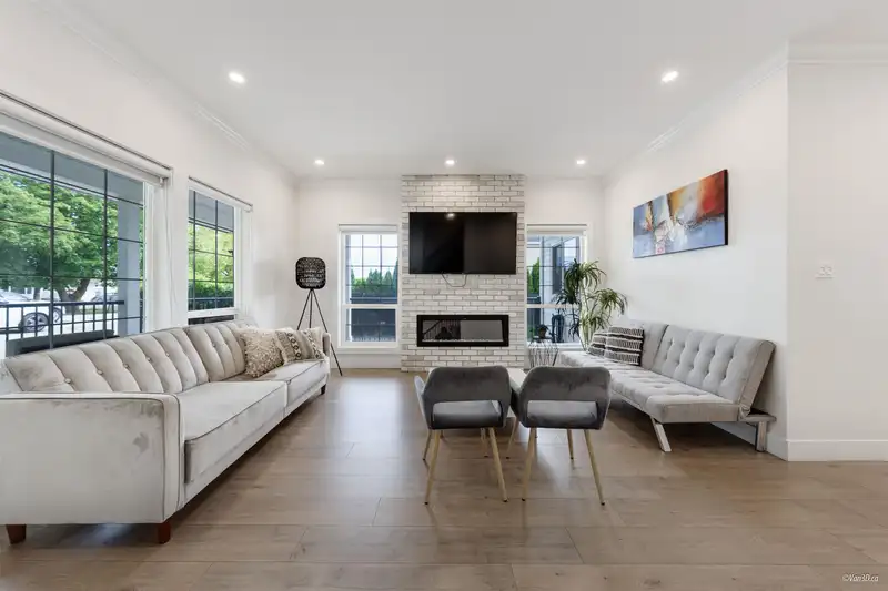 6709 216 STREET - photo 3 of 19