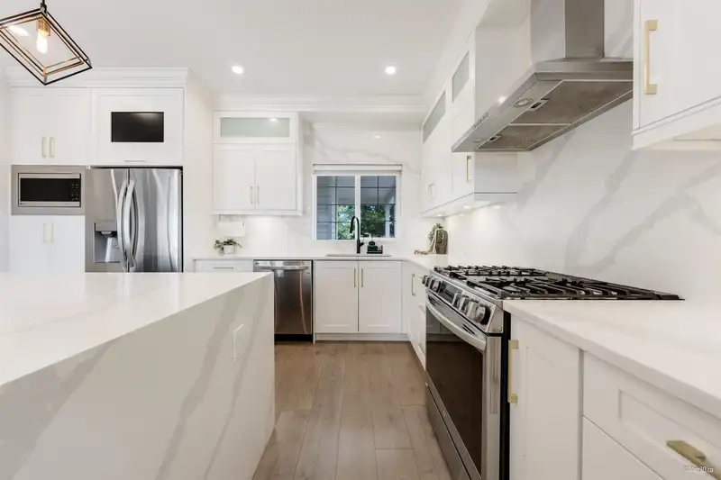 6709 216 STREET - photo 4 of 19