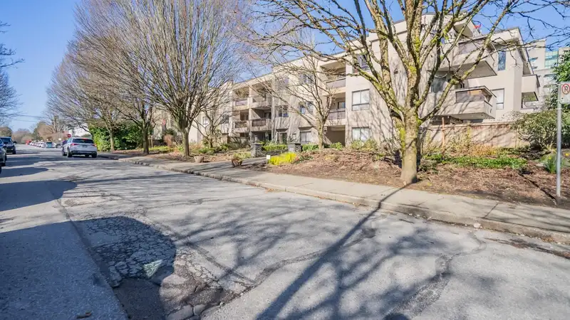 305 975 W 13TH AVENUE - photo 2 of 19