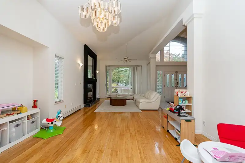 10132 156 STREET - photo 3 of 38