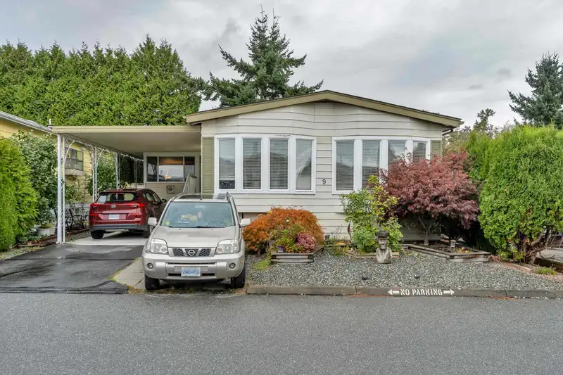 9 1640 162 STREET - photo 2 of 40