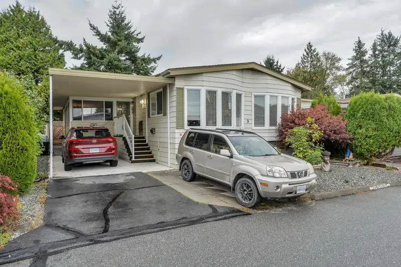9 1640 162 STREET - photo 3 of 40