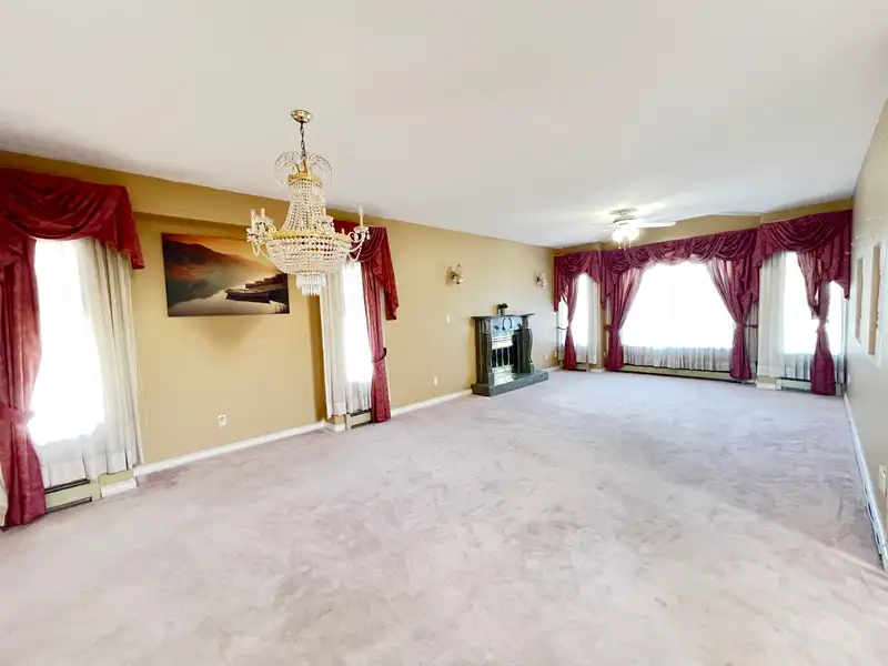 11240 GRANVILLE AVENUE - photo 4 of 26