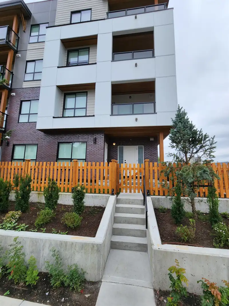 105 20282 72B AVENUE - photo 2 of 33
