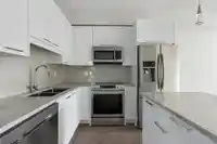 411 20696 EASTLEIGH CRESCENT - thumbnail 1