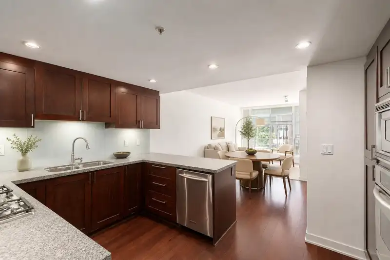 303 3595 W 18TH AVENUE - photo 4 of 21