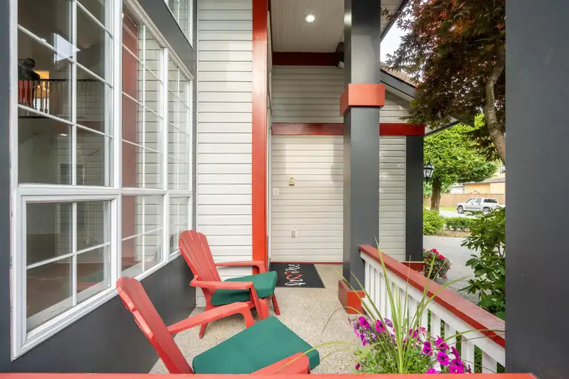 1371 PO AVENUE - photo 3 of 38