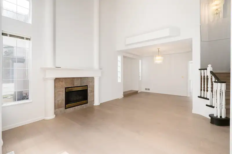 1371 PO AVENUE - photo 4 of 38