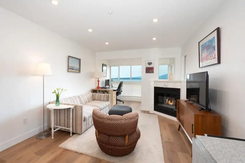 208 2211 WALL STREET - photo 3 of 40
