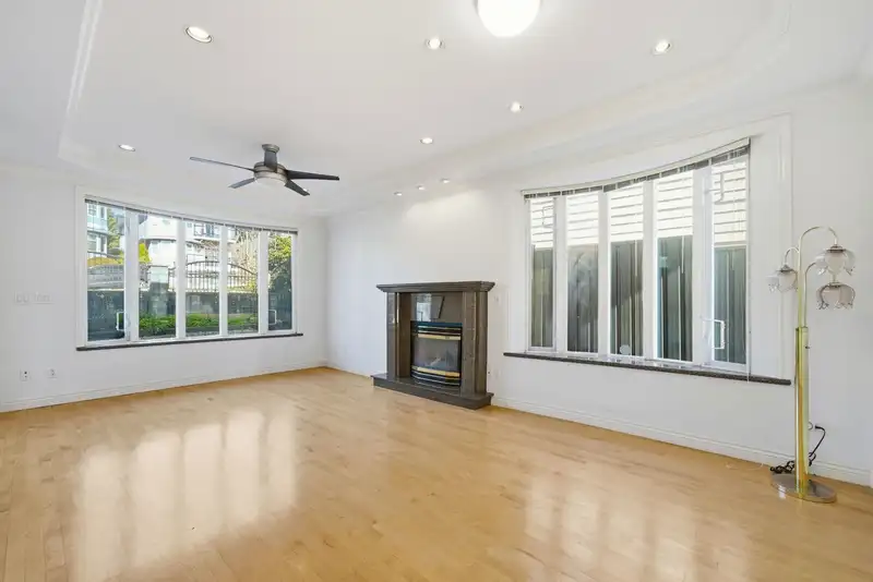 213 W 28TH STREET - photo 2 of 32